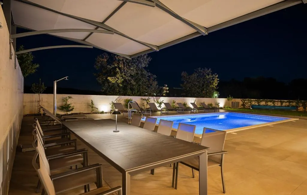 Villa Lucilla By Villas Guide Dajla