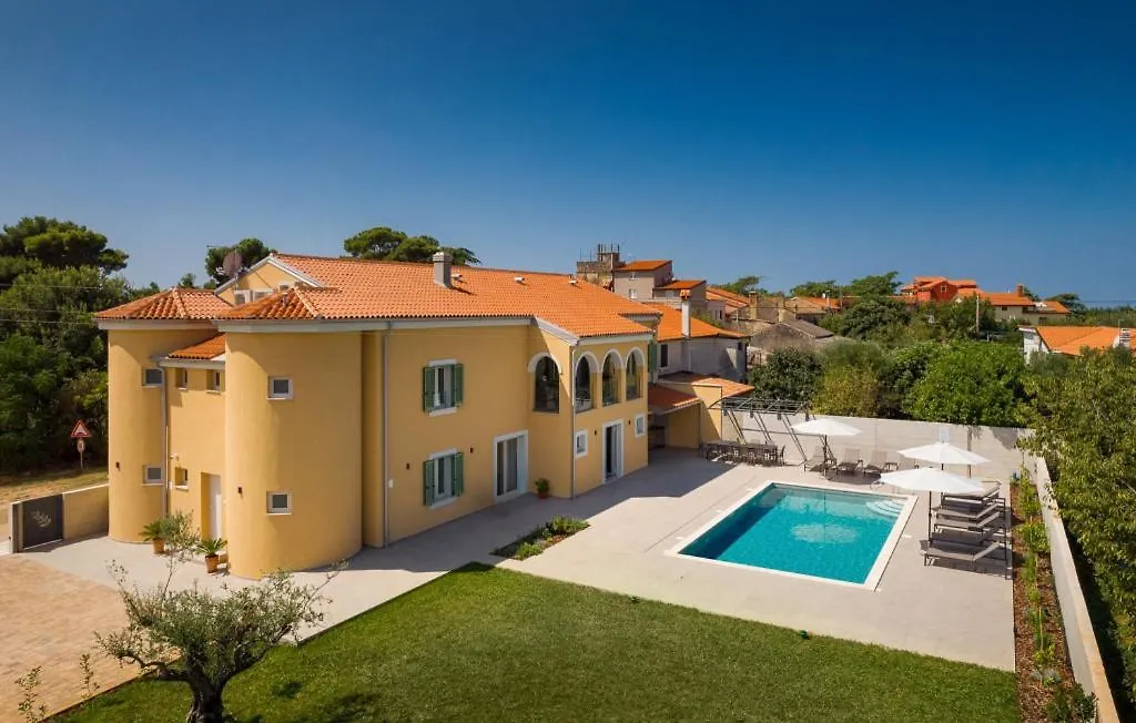Villa Lucilla By Villas Guide Dajla