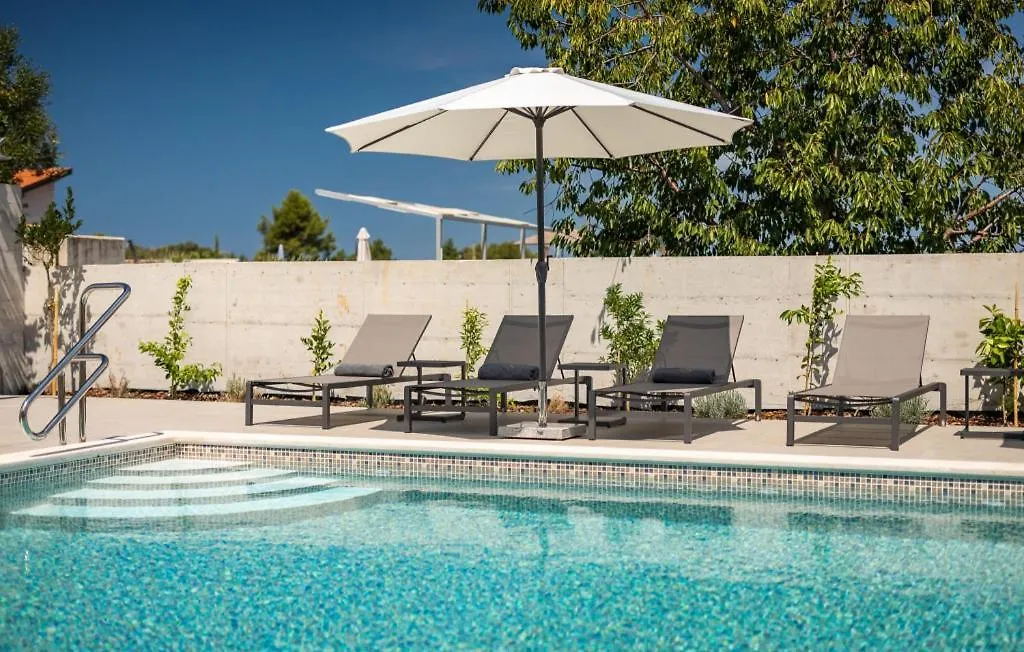 Villa Lucilla By Villas Guide Dajla