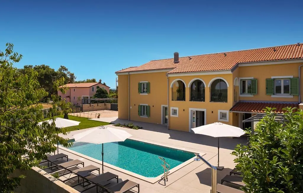 Villa Lucilla By Villas Guide Dajla